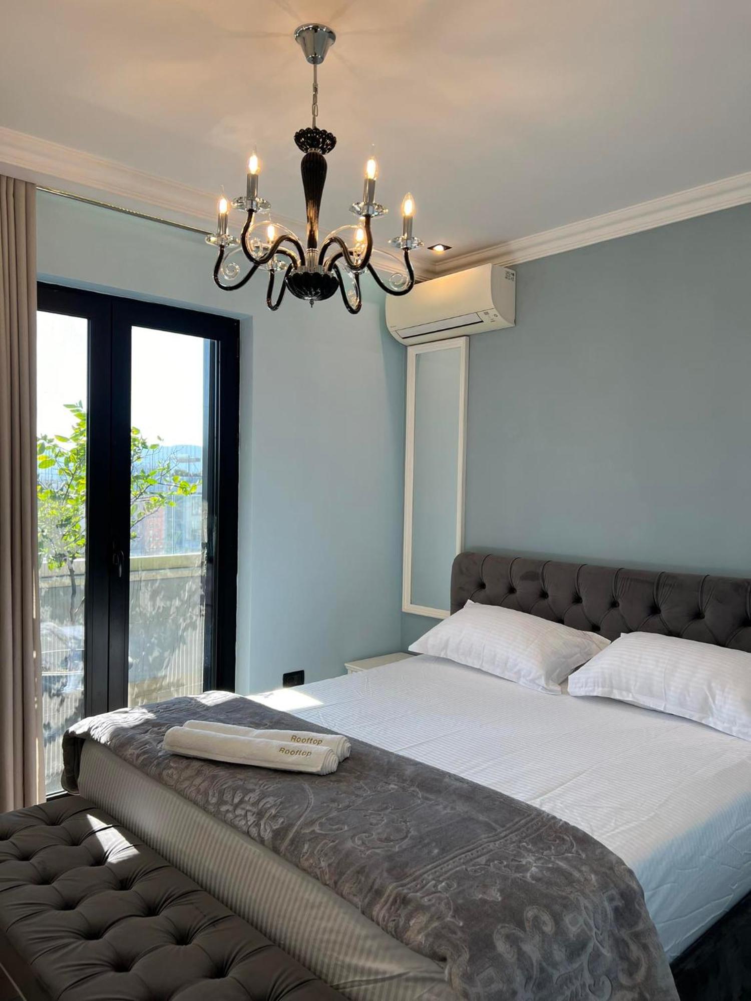 Rooftop Light Apartment *
